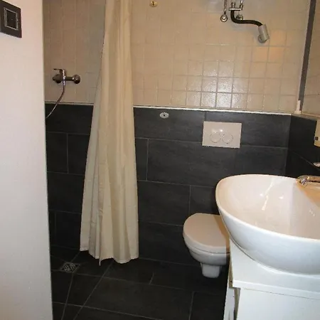 Ferienwohnung-im-mauerbluemchen * Rostock