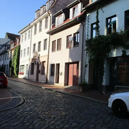 Ferienwohnung-im-mauerbluemchen Apartman Rostock