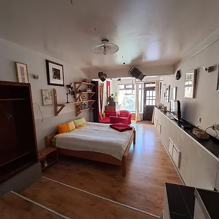 Ferienwohnung-im-mauerbluemchen Rostock